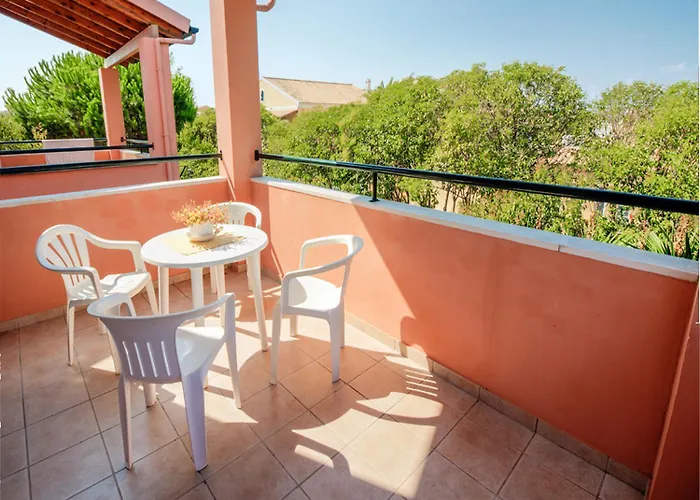 Nireas Corfu 阿查拉维