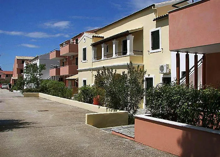Nireas Corfu 公寓式酒店 3*