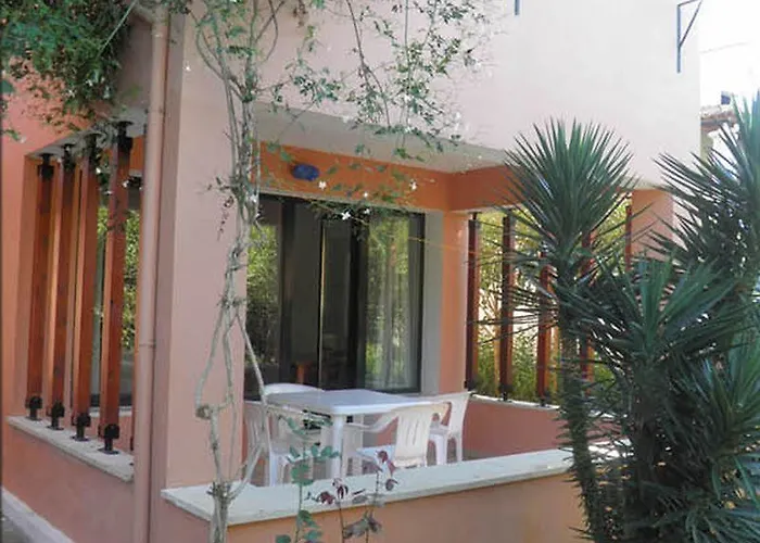Nireas Corfu 公寓式酒店 阿查拉维