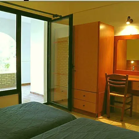 Nireas Corfu 公寓式酒店 3*