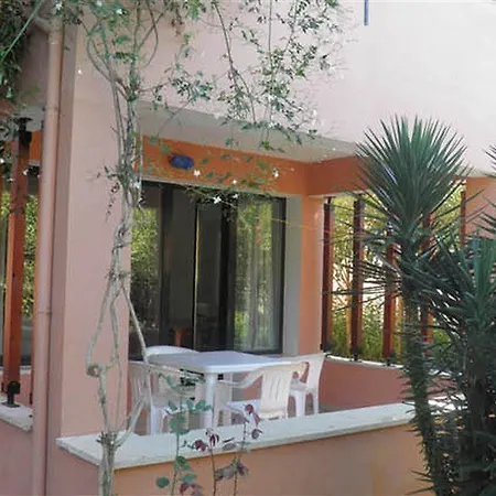 Nireas Corfu 公寓式酒店 阿查拉维