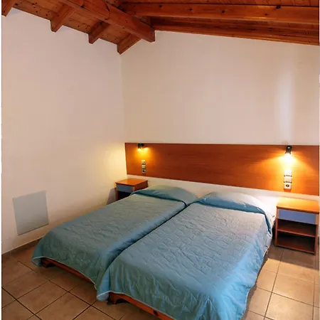 Nireas Corfu 公寓式酒店 3*