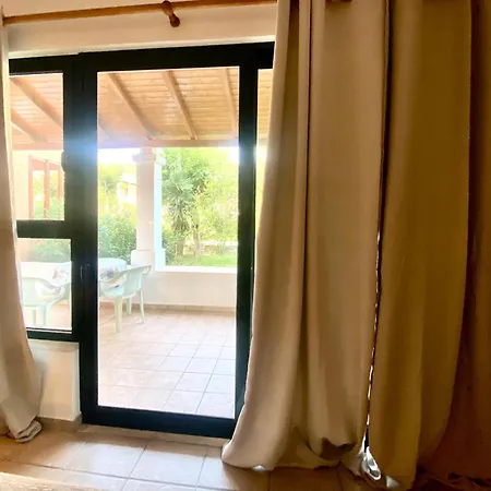 Nireas Corfu 아파트호텔 3*