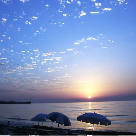 Ξενοδοχείο με διαμερίσματα Nireas Corfu Αχαράβη