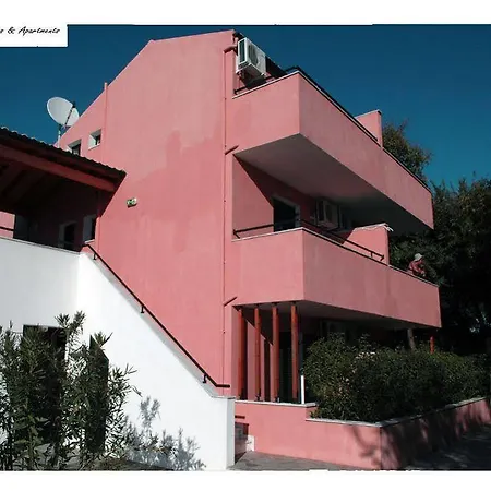 Nireas Corfu 아카라비